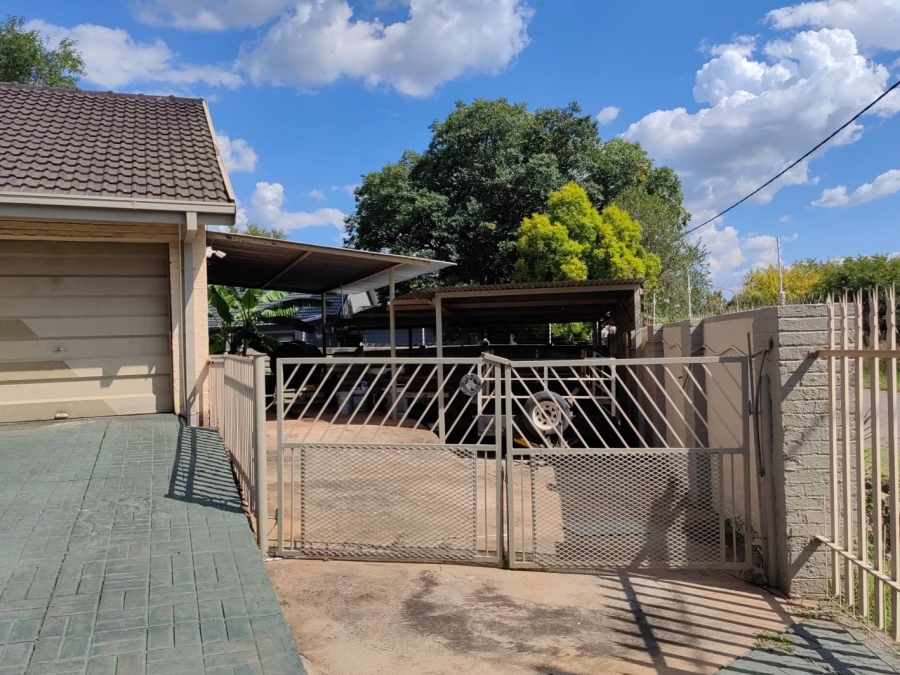 8 Bedroom Property for Sale in Potchefstroom Rural North West